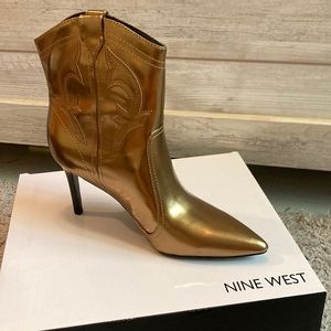 New Nine West Flows Western Heeled Booties Bronze Metallic 7.5